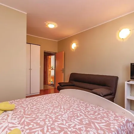 Mirjana * Brodarica (Sibenik-Knin)