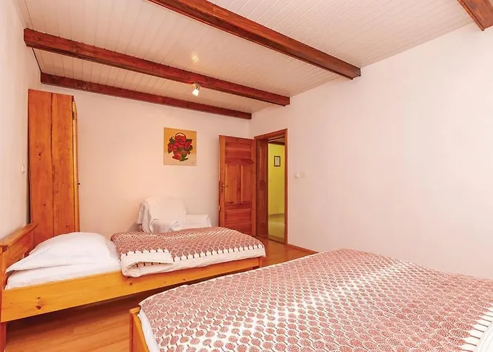 Mirjana * Brodarica (Sibenik-Knin)