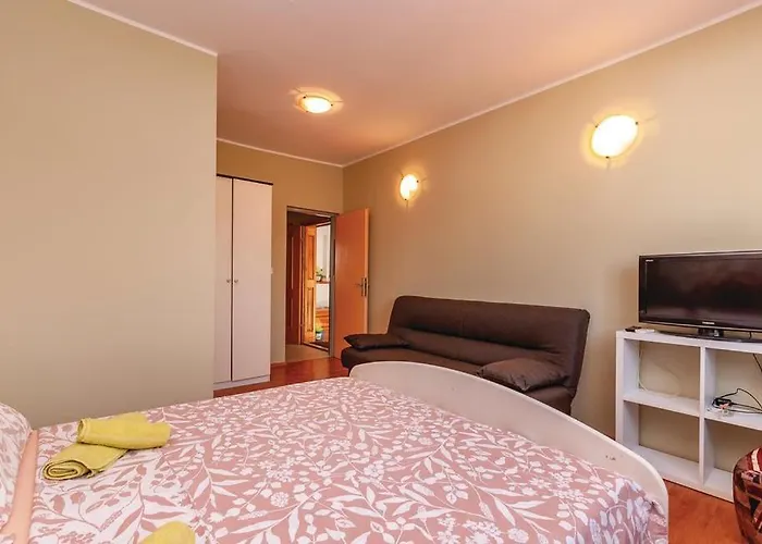 Mirjana * Brodarica (Sibenik-Knin)